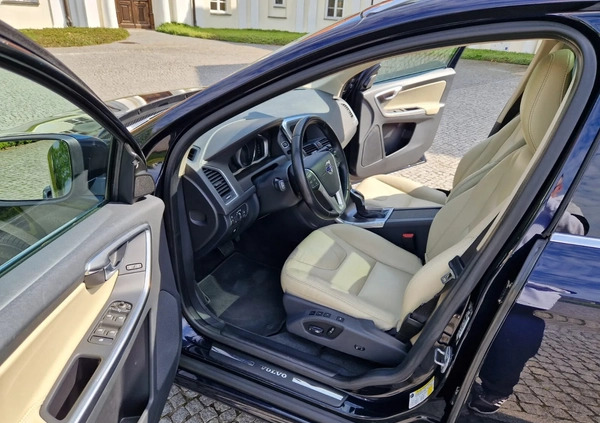 Volvo XC 60 cena 80000 przebieg: 125000, rok produkcji 2016 z Warszawa małe 79